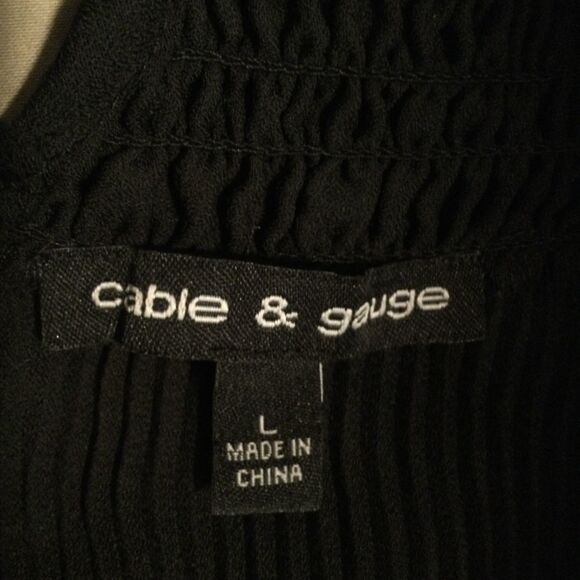 Cable & Gauge High neck sheer pleated blouse - Picture 2 of 3